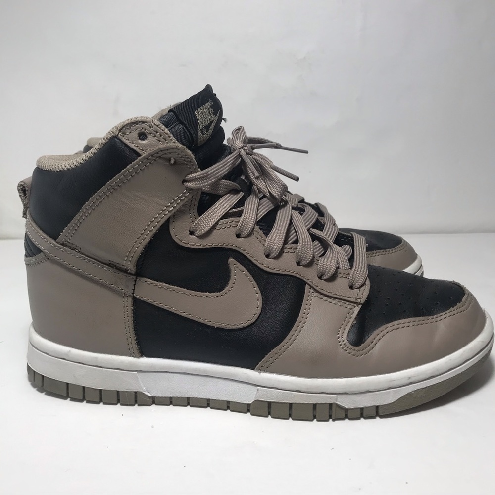 Nike Women's High-Top Sneakers Black and Taupe